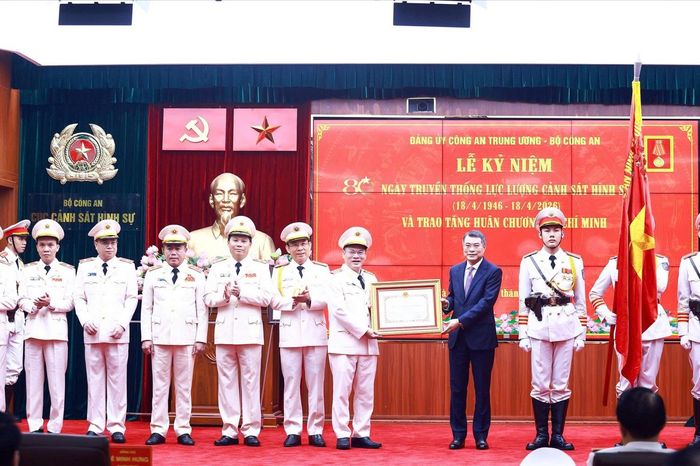 Lực lượng Cảnh sát hình sự đón nhận Huân chương Hồ Chí Minh - Đài Phát thanh và truyền hình Hà Nội