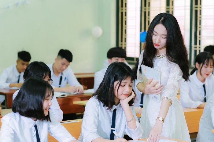 Nỗ lực đồng hành cùng học sinh lớp 12 - Đài Phát thanh và truyền hình Hà Nội