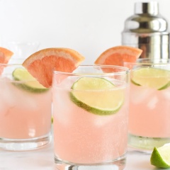 Cocktail bưởi chanh rất đơn giản và dễ làm với hương vị thơm mát, có chút chua chua cùng thoang thoảng vị rượu Voldka. Lâu lâu bạn hãy tự tay làm cho mình một ly và thưởng thức nhé.