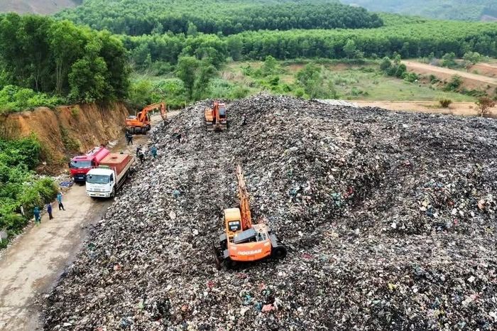 Đóng cửa bãi rác cháy suốt nửa tháng - Báo Tiền Phong