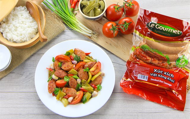 Xúc Xích Việt Xông Khói Xào Cải Chua