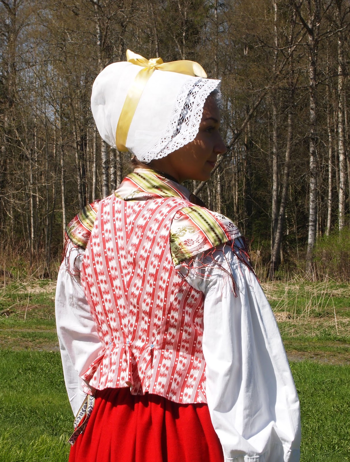 Småland, Västbo. Livstycke i tryckt linne efter förlaga som finns i Smålandsstugans samling. Foto Depui.