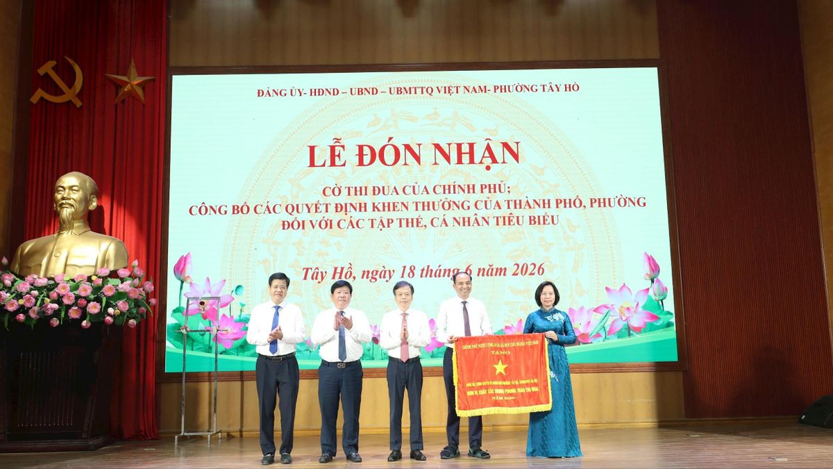 Phường Tây Hồ đón nhận Cờ thi đua của Thủ tướng Chính phủ - Đài Phát thanh và truyền hình Hà Nội