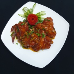 Trang trí ra đĩa món này ăn với bánh mì, xôi và cơm điều rất ngon miệng.