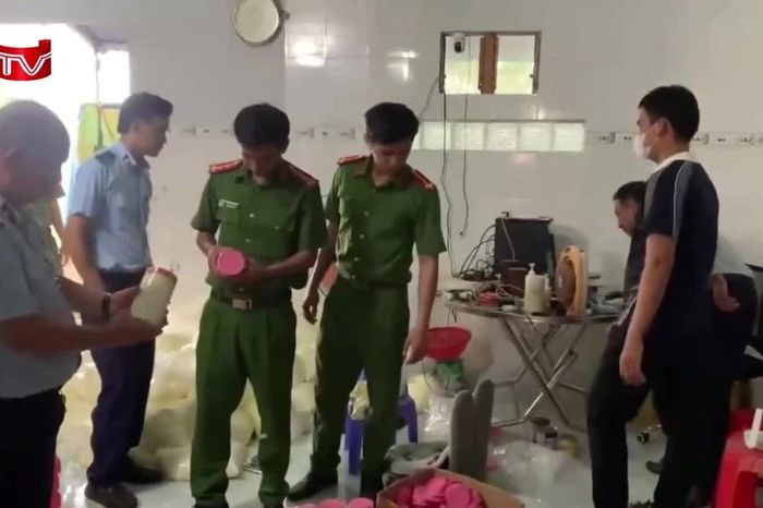 Phát hiện cơ sở bán 'kem trộn' quy mô lớn không rõ nguồn gốc - Chuyên trang An Ninh Thủ Đô - Báo Công an nhân dân