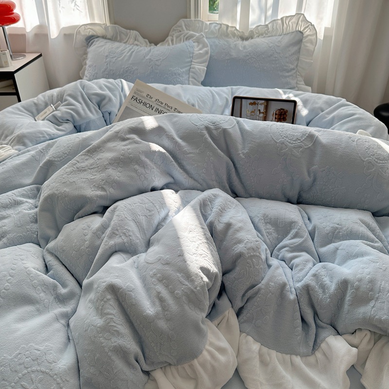 Flauschiges Milchfaser-Fleece Bettwäsche-Set mit Spitzenbesatz