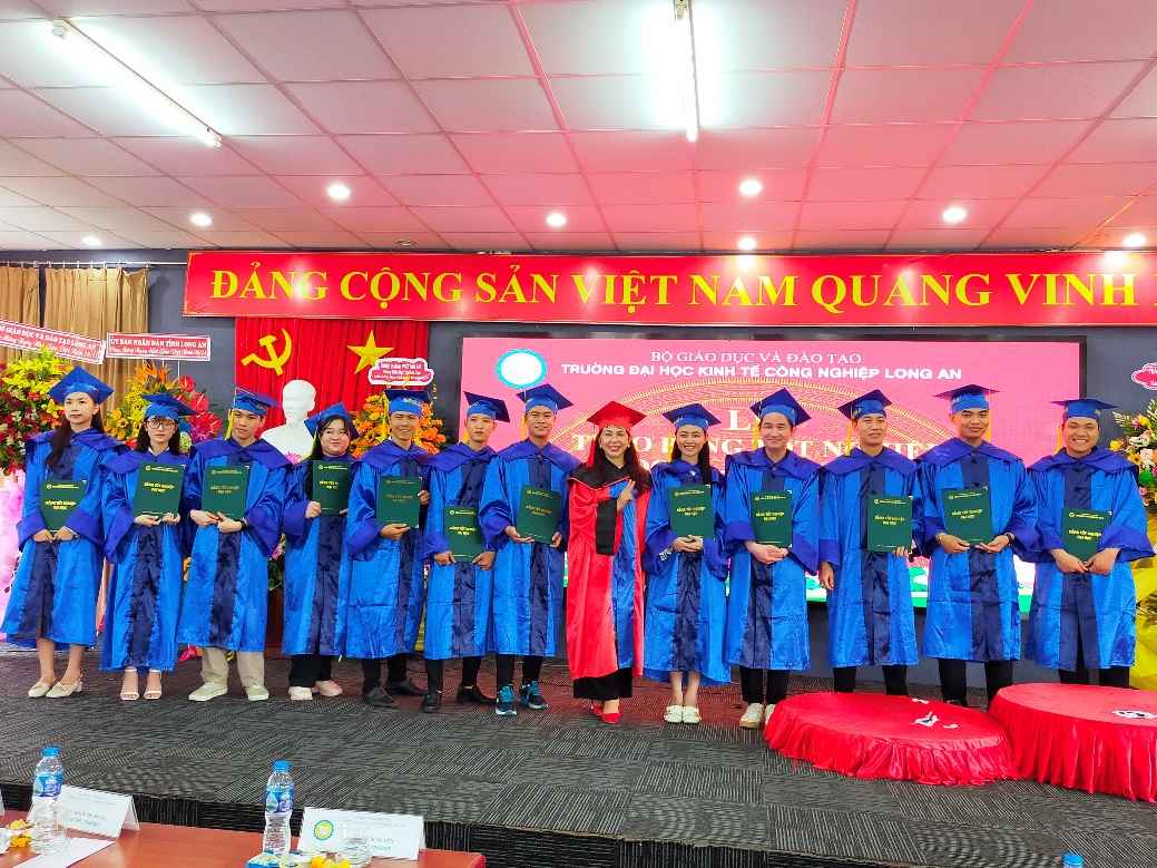 …. thầy/cô, bạn bè