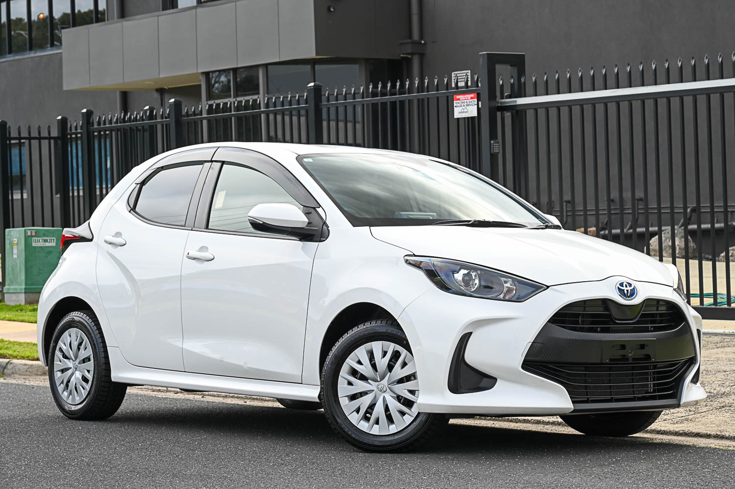 2021 Toyota YARIS HYBRID MXPH15