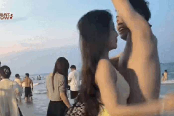 Clip: Cô gái bịt mũi sau khi hôn bạn trai, camera ghi lại cảnh hài hước trước đó - Tạp chí SaoStar