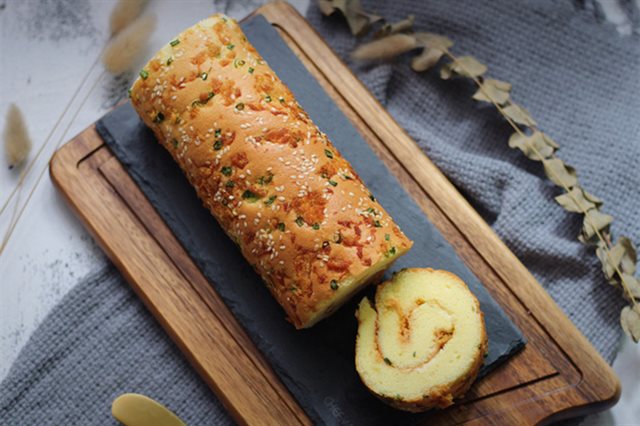 Bánh Bông Lan Cuộn Chà Bông
