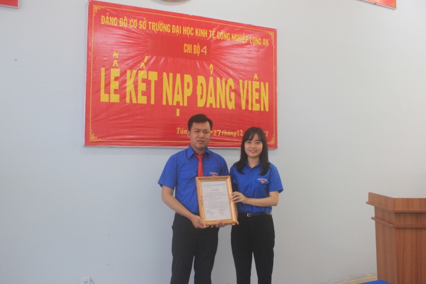 Trao quyết định kết nạp