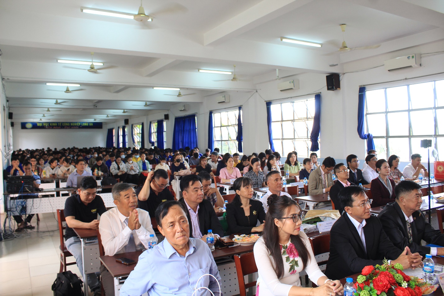 Sinh viên tham gia chương trình