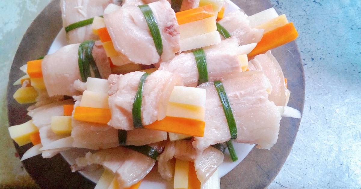 Thịt ba chỉ cuộn củ quả