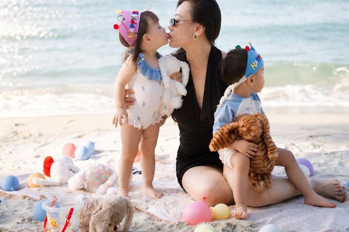 Cặp song sinh nhà Phương Oanh được mẹ tổ chức sinh nhật tròn 2 tuổi - Chuyên trang Gia Đình &amp; Xã Hội - Báo Sức khỏe &amp; Đời sống