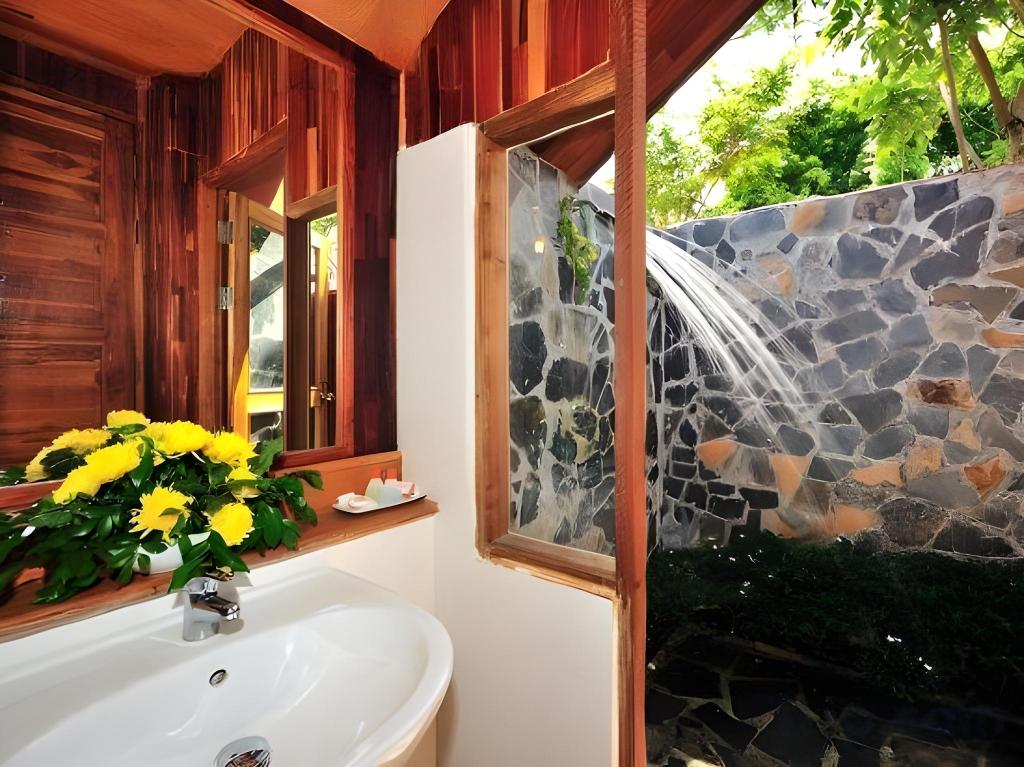 Garden Deluxe Bungalow Thumbnail 3
