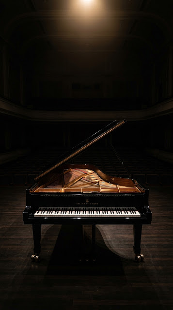 Minimalist Black Grand Piano Spotlight Concert Wallpaper - Free mobile Wallpaper