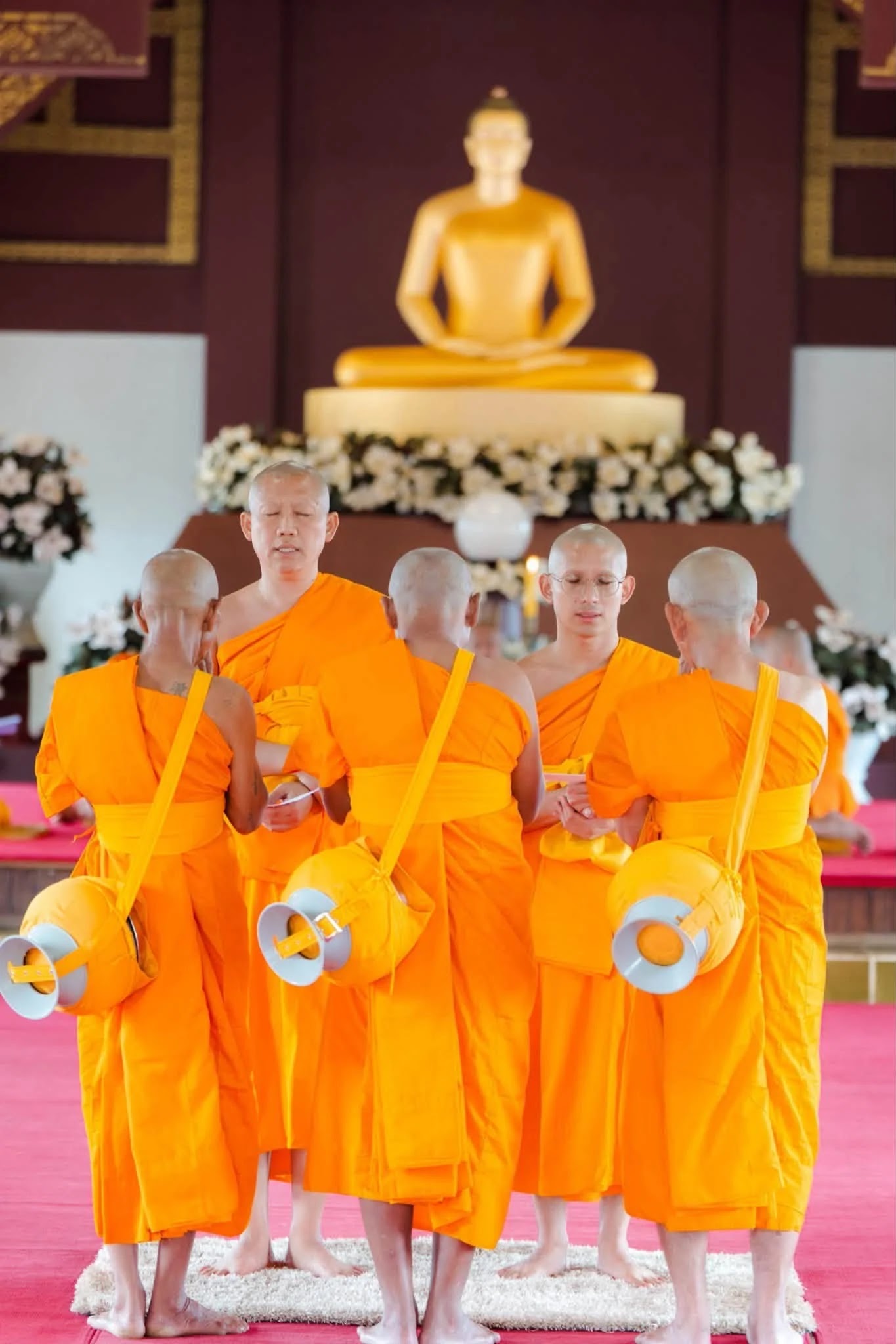 ภาพประกอบ วันนี้บวชพระเข้าพรรษา 19 รูป ซึ่งจะได้อยู่จำพรรษาที่วัดบ้านขุน และอีกหลาย ๆ วัดบนดอย ที่พระวัดบ้านขุนได้กระจายไปทำหน้าที่เผยแผ่พระศาสนากันตามที่ต่าง ๆๆๆ