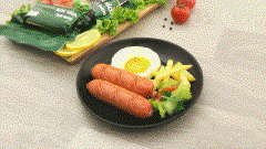 Trên đây là 4 cách chế biến xúc xích Deli Sumo cơ bản và nhanh chóng mà ai cũng có thể áp dụng. Xúc xích Deli Sumo có hương vị thơm ngon rất đặc trưng và khác với những loại xúc xích khác. Ngoài ra bên trong xúc xích cũng có những hạt mỡ giúp giữ độ ẩm và không bị khô. Xúc xích có thể kết hợp với bánh mì hotdog, các loại salad, dùng làm bữa sáng ăn cùng với trứng chiên hay rau củ nướng đều rất ngon, tùy vào điều kiện gia đình và sự tiện lợi mà bạn lựa chọn cách chế biến phù hợp nhé!