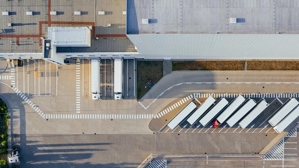 공급망 디지털 전환이 제조업 경쟁력에 미치는 영향 분석