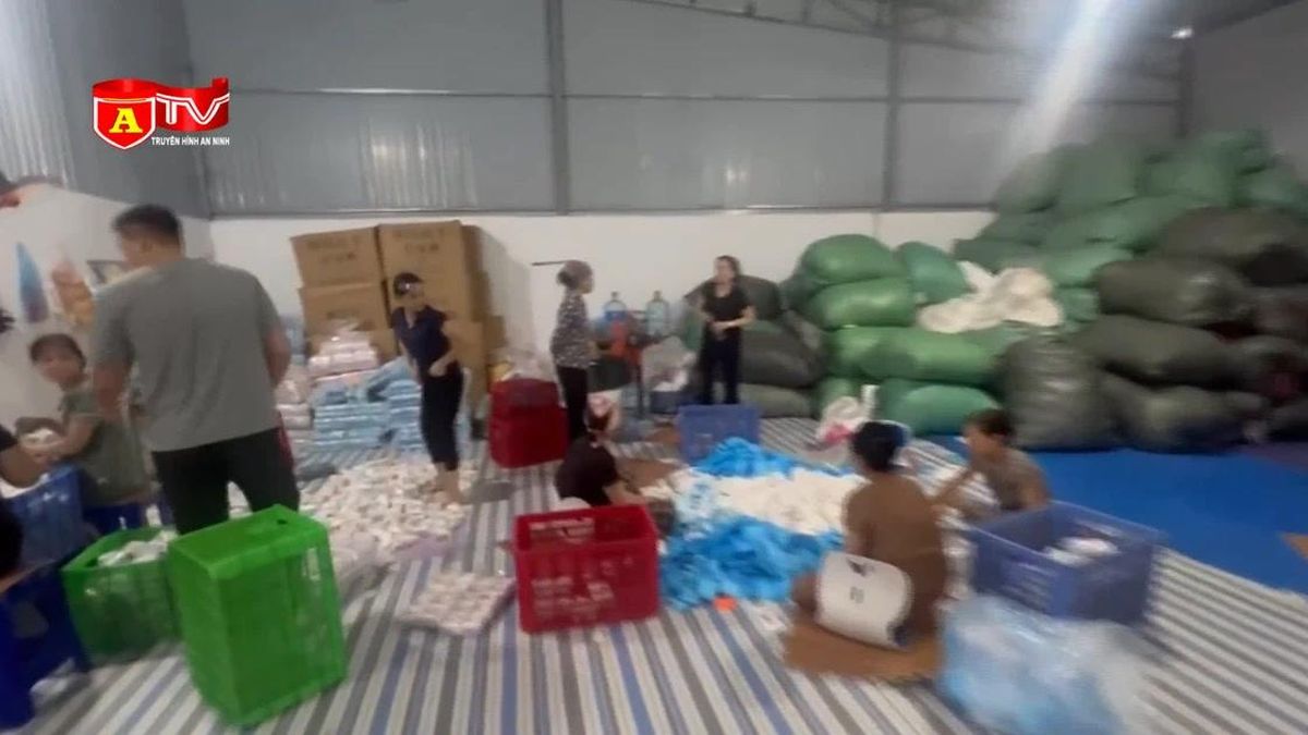 Cận cảnh dây chuyền sản xuất hàng chục nghìn sản phẩm vệ sinh cá nhân giả - Chuyên trang An Ninh Thủ Đô - Báo Công an nhân dân