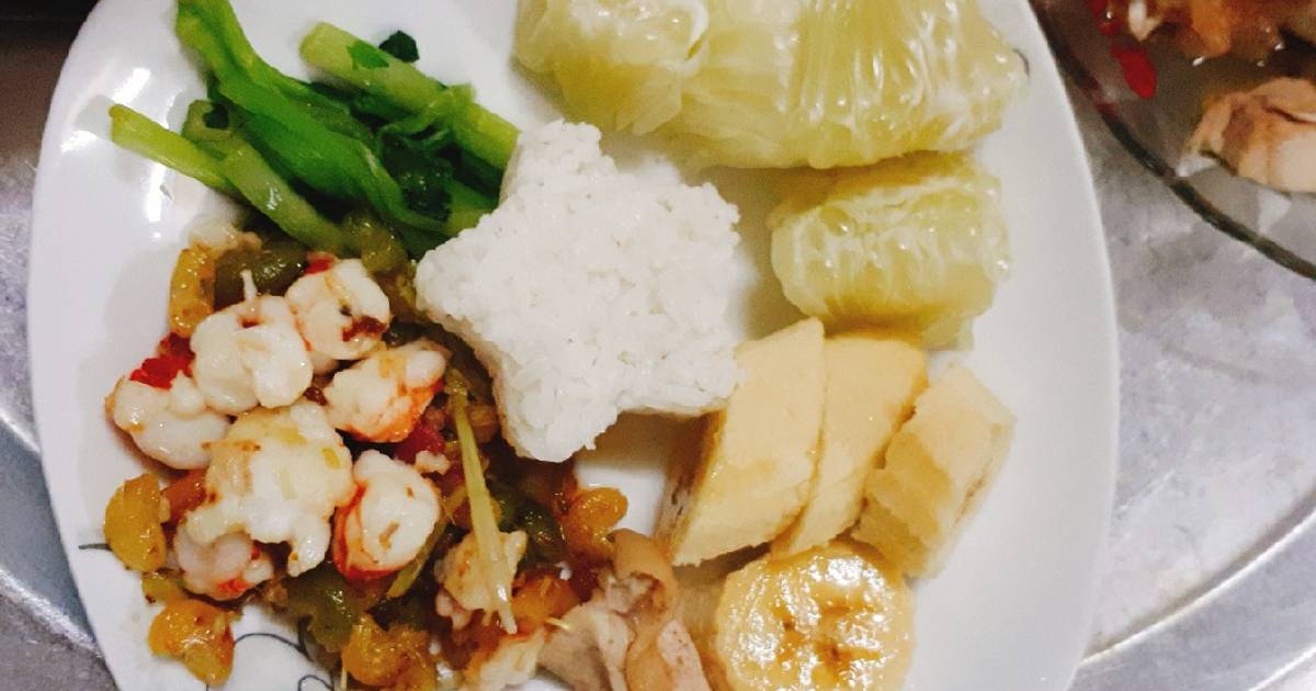 Nui rau củ xào tôm cho bé