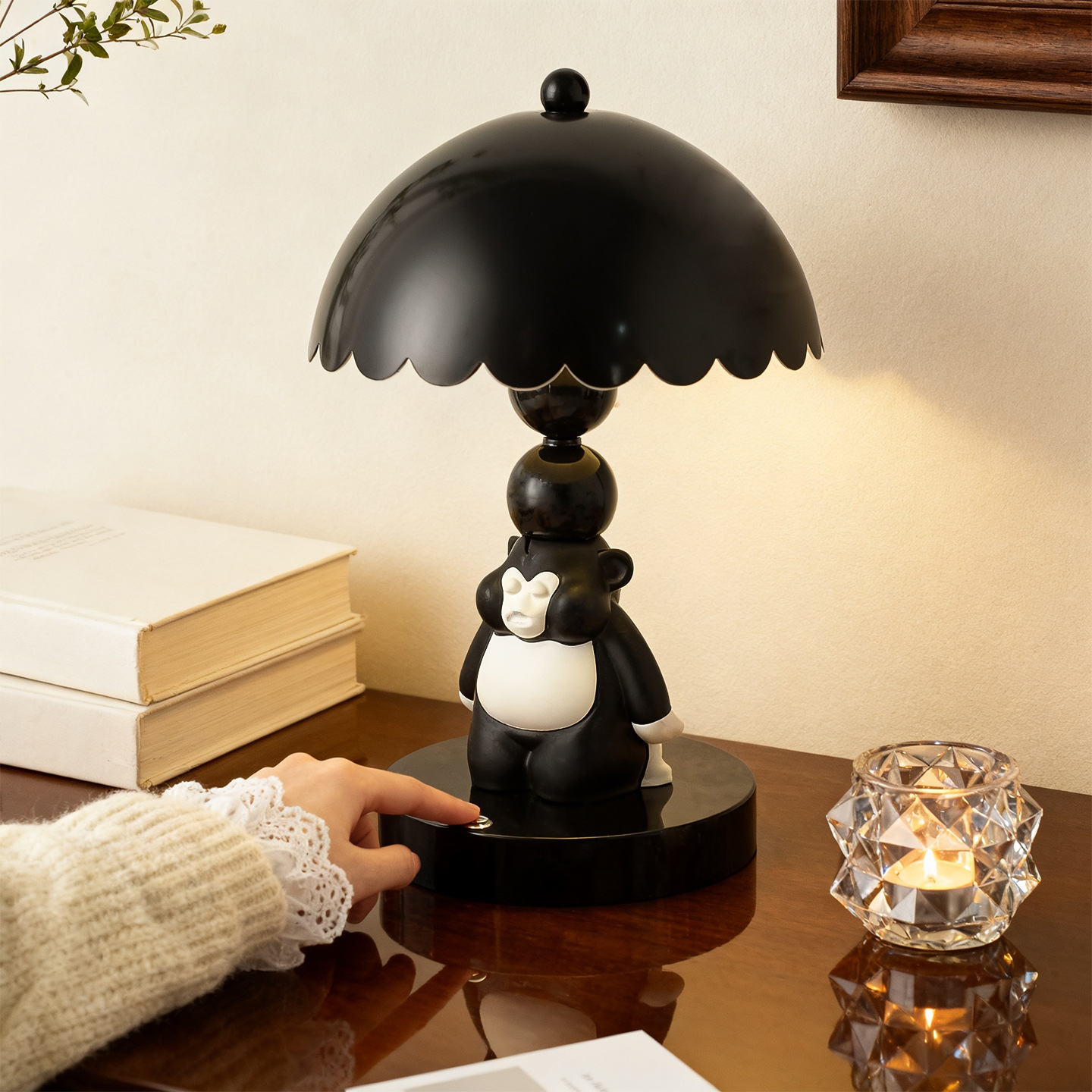Monkey table lamp with dimming function
