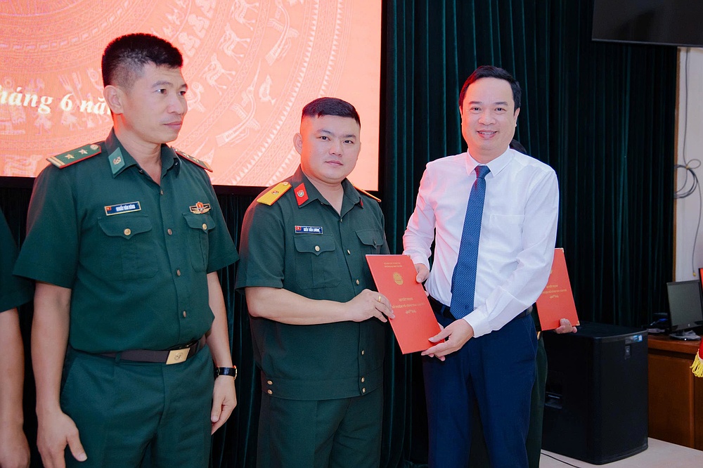 Trường Đại học Tây Bắc công bố các Quyết định về công tác cán bộ đối với Khoa Cơ sở và Trung tâm Giáo dục Quốc phòng An ninh
