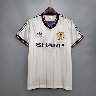 Retro 1983 Manchester United Visitante @lumorasports.jpeg