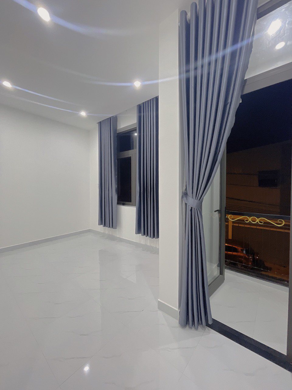 Cần cho thuê căn hộ mặt tiền Phù Đổng - sát Phạm Hùng  2