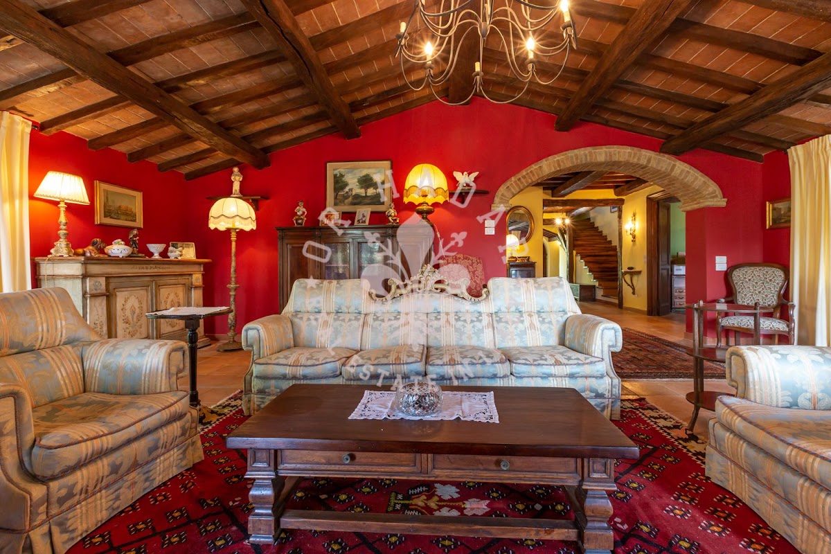 הבית מאחורי הגבעה (Il Casale dietro la Collina) — 6
