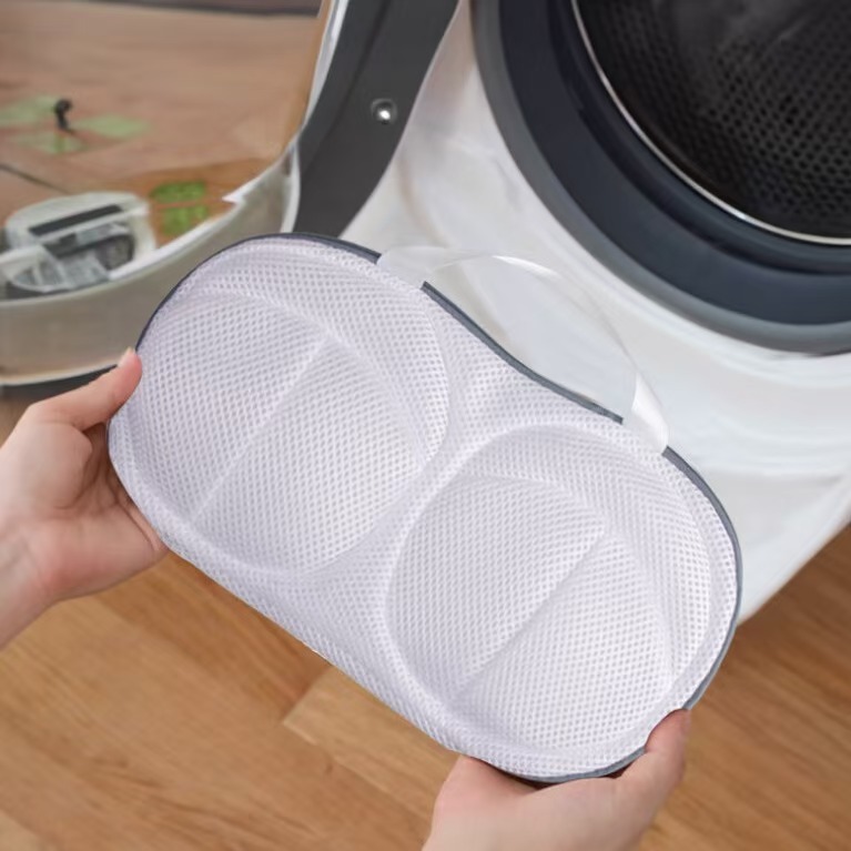 Bra washing net made of polyester fibers, minimalist