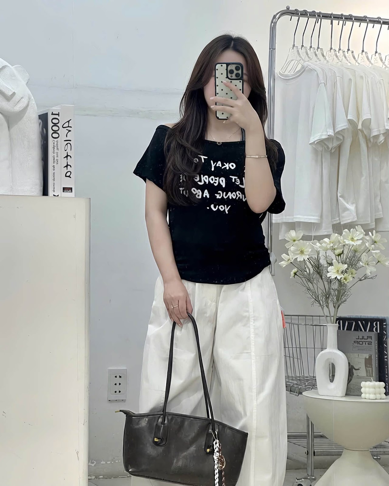 Áo thun bẹt vai in chữ It'S Okay To Let XONXEN SHOP C192