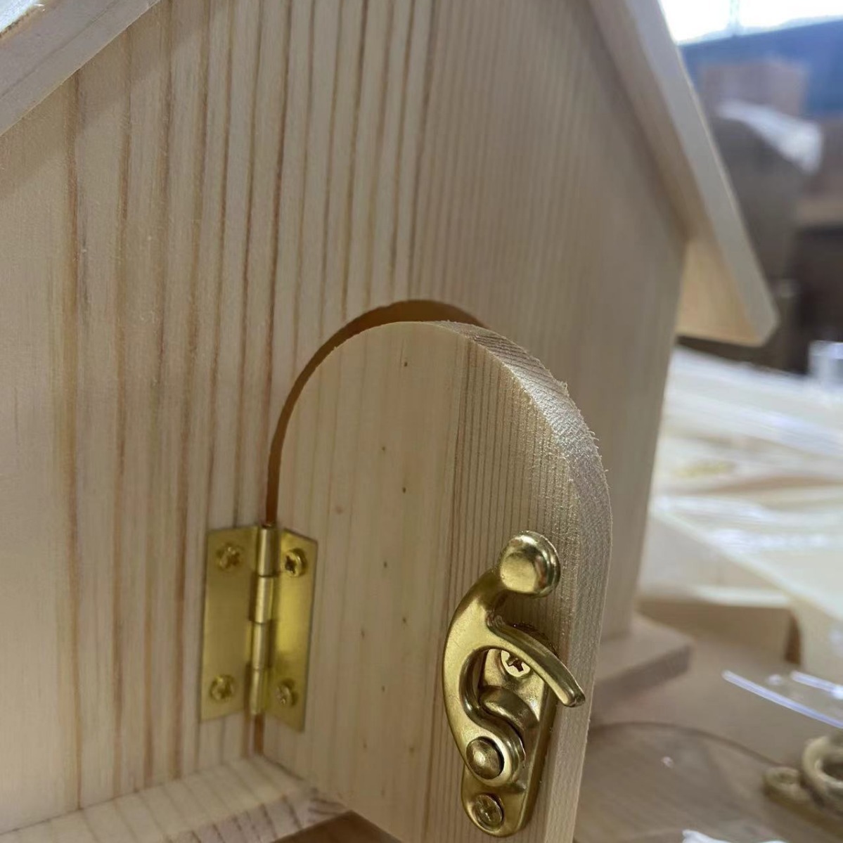 DIY Vogelhaus aus Kiefernholz für Garten und Innenbereich