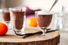 Sữa chocolat hạt chia khá giàu dưỡng chất khi kết hợp hạt chia cùng bột cacao, nước cốt dừa béo ngậy tạo nên vị ngon hấp dẫn lắm đấy. Nhanh tay lưu ngay công thức lại nhé.