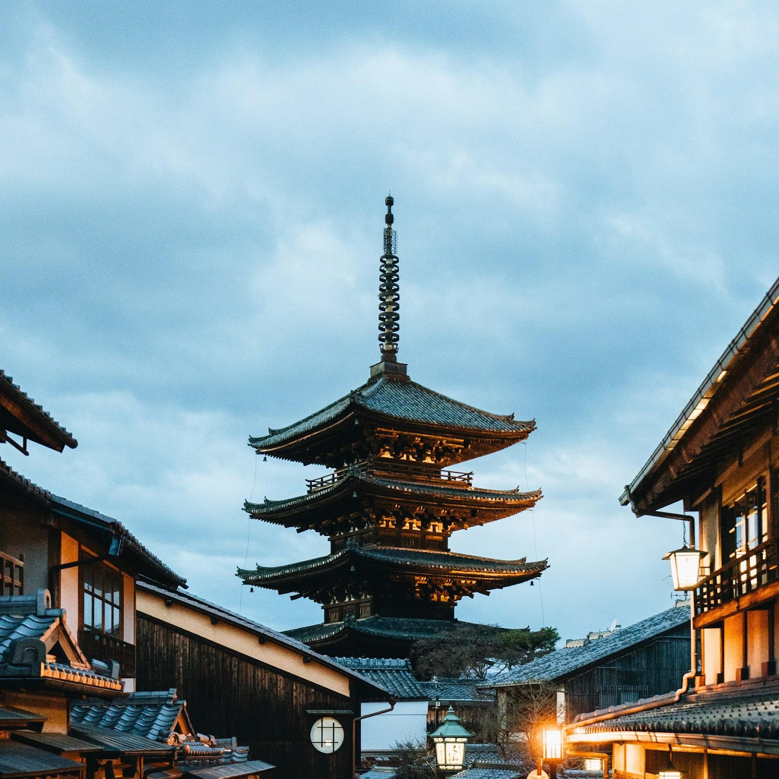 Download Yasaka Pagoda In Old Kyoto 2K iPhone