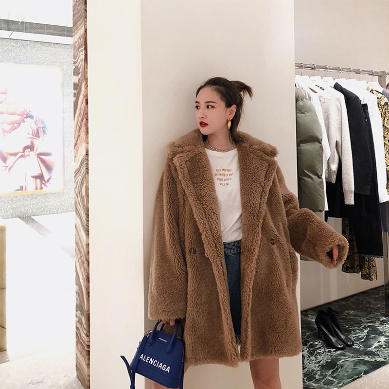 Relaxed women's winter coat in teddy look
