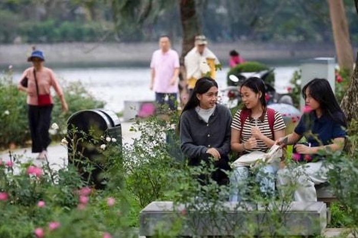 'Hạ rào' công viên và bước chuyển của đô thị xanh tại Hà Nội - Báo Hà Nội Mới