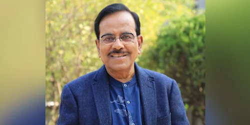 ‘এই অর্জন আমার একার নয়, উৎসর্গ করলাম দর্শকদের’: স্বাধীনতা পুরস্কার পেয়ে আবেগঘন হানিফ সংকেত