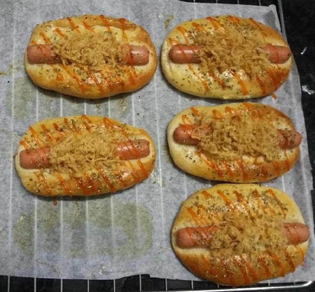 Bánh Mì Chà Bông Xúc Xích Oregano