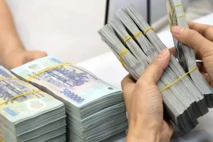 Tiền gửi không kỳ hạn suy giảm tại nhiều ngân hàng - Đài Phát thanh và truyền hình Hà Nội