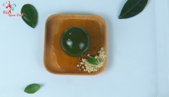 Thạch của mình sau khi đã đông, Linh bỏ ra đĩa, cho đường nâu và bột đậu nành lên. Vậy là mình đã hoàn thành xong. Chúc các bạn thành công.