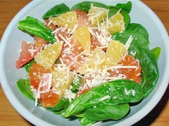 Rắc phô mai Parmesan bào lên trên và thưởng thức.