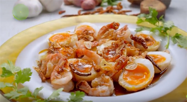 Trứng Hồng Đào Sốt Me