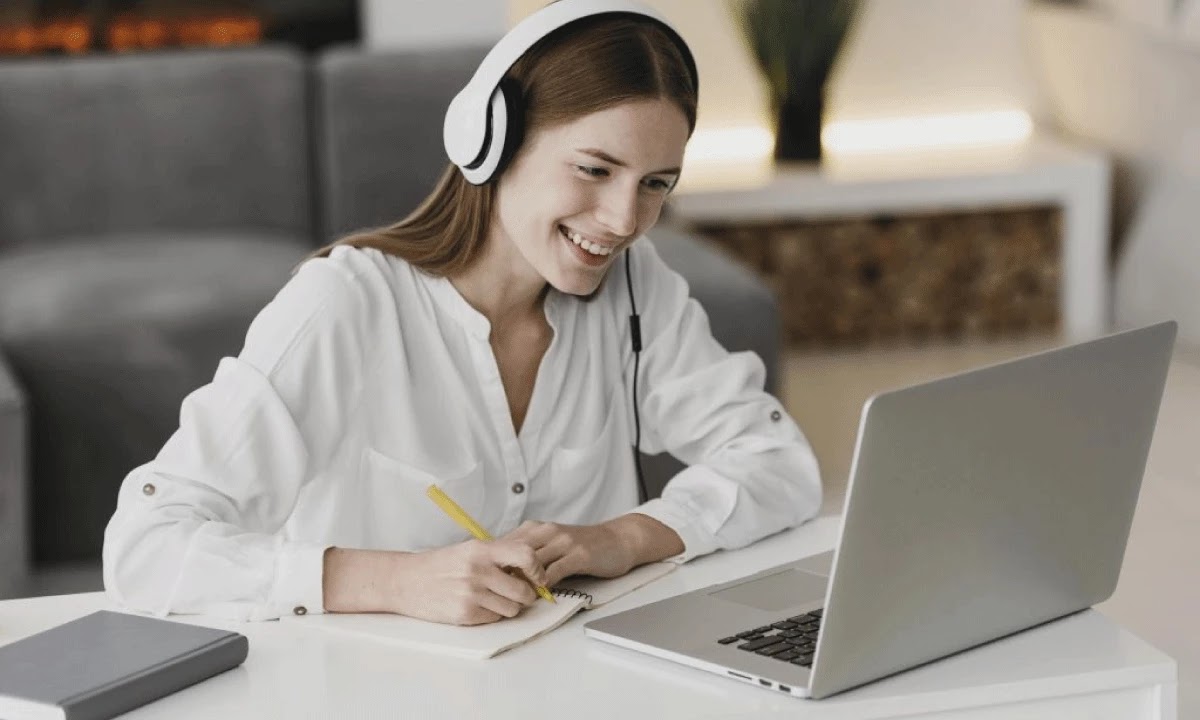 Microcredenciales y capacitación profesional: cómo el aprendizaje online está transformando el desarrollo del talento