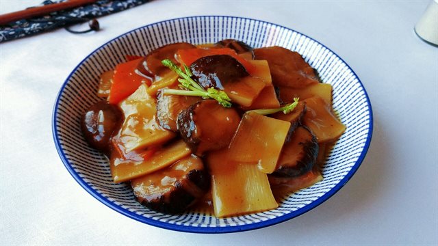 Măng Xào Nấm Hương
