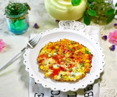 Bày trí bánh khoai tây trứng chiên ra đĩa, rưới thêm sốt tương ớt hoặc tương cà lên trên là có thể dùng rồi nhé! Món bánh khoai tây trứng chiên có vị bùi bùi của khoai tây, rau củ chín giòn mát, cùng trứng chiên thơm ngon, hấp dẫn. Thích hợp dùng cho bữa ăn sáng của gia đình cực ngon miệng luôn nhé!