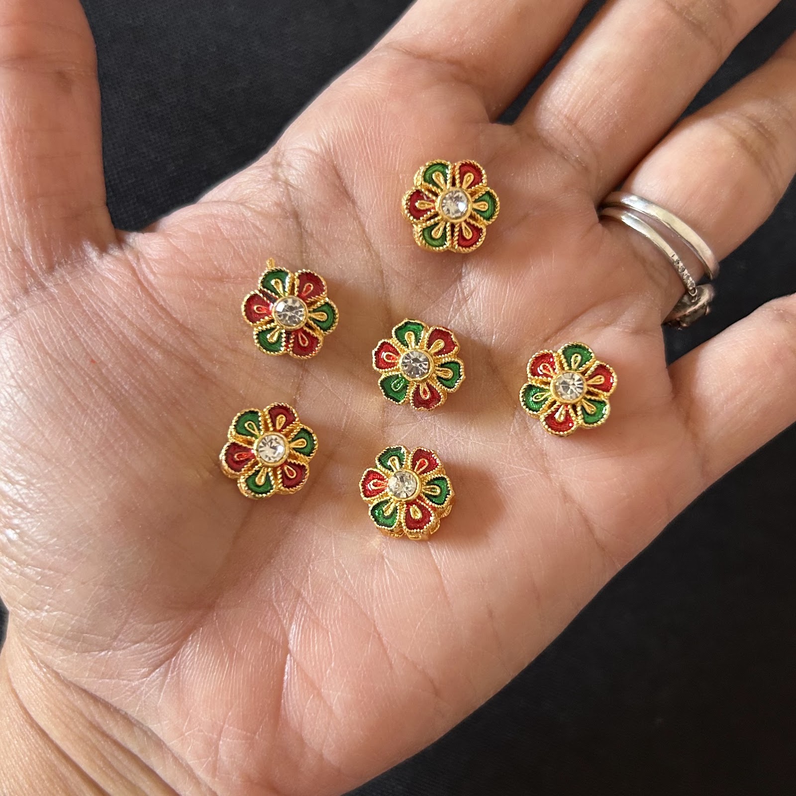 P84 - Meena pendant red green pack of 6