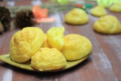 Bánh chín, lấy ra, để hơi nguội và thưởng thức nhé! Bánh mặn, thơm thơm ăn không bị ngấy nè.