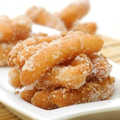 Bánh nếp chiên bọc đường khá dễ làm với hương vị thơm lừng khi vỏ bánh giòn rụm còn bên trong thì dẻo dẻo đấy. Bánh này ngon khi bạn ăn ngay lúc còn nóng nha. Lưu công thức lại và thử làm ăn ngay nhé.