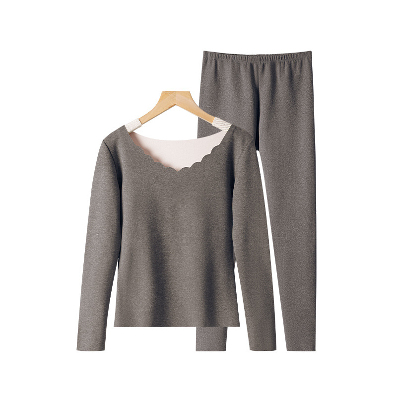 Thermal underwear set with V-neck and heating function
